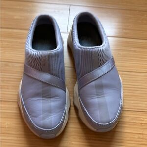 Sorel women’s lavender slip on sneaker size 7